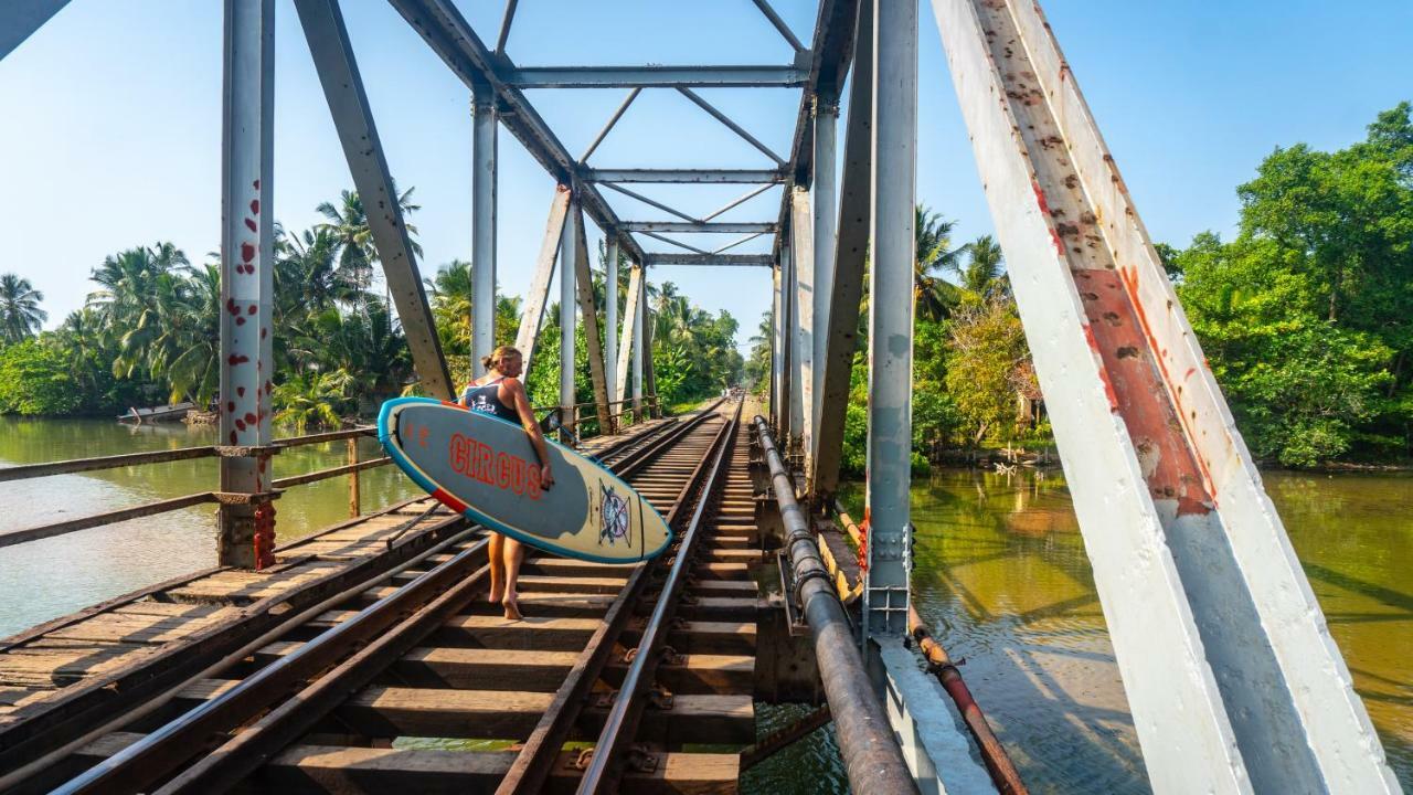 Dodanduwa Circus Lagoon Hideaway Bed & Breakfast エクステリア 写真