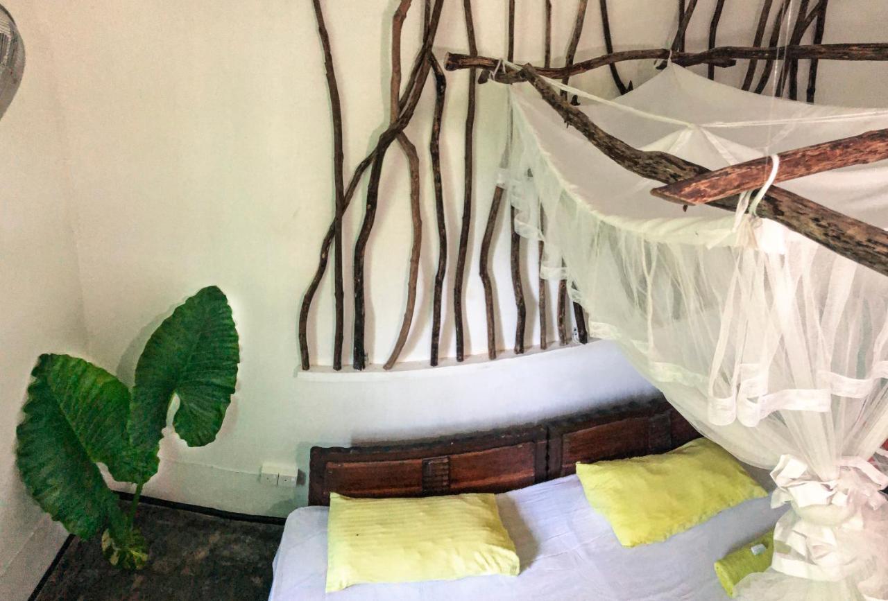 Dodanduwa Circus Lagoon Hideaway Bed & Breakfast エクステリア 写真