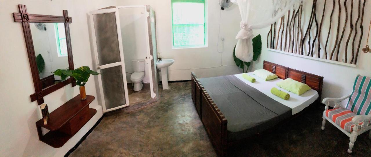 Dodanduwa Circus Lagoon Hideaway Bed & Breakfast エクステリア 写真