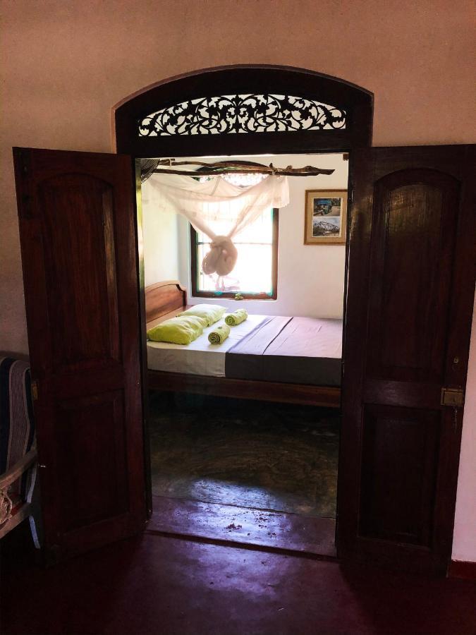 Dodanduwa Circus Lagoon Hideaway Bed & Breakfast エクステリア 写真