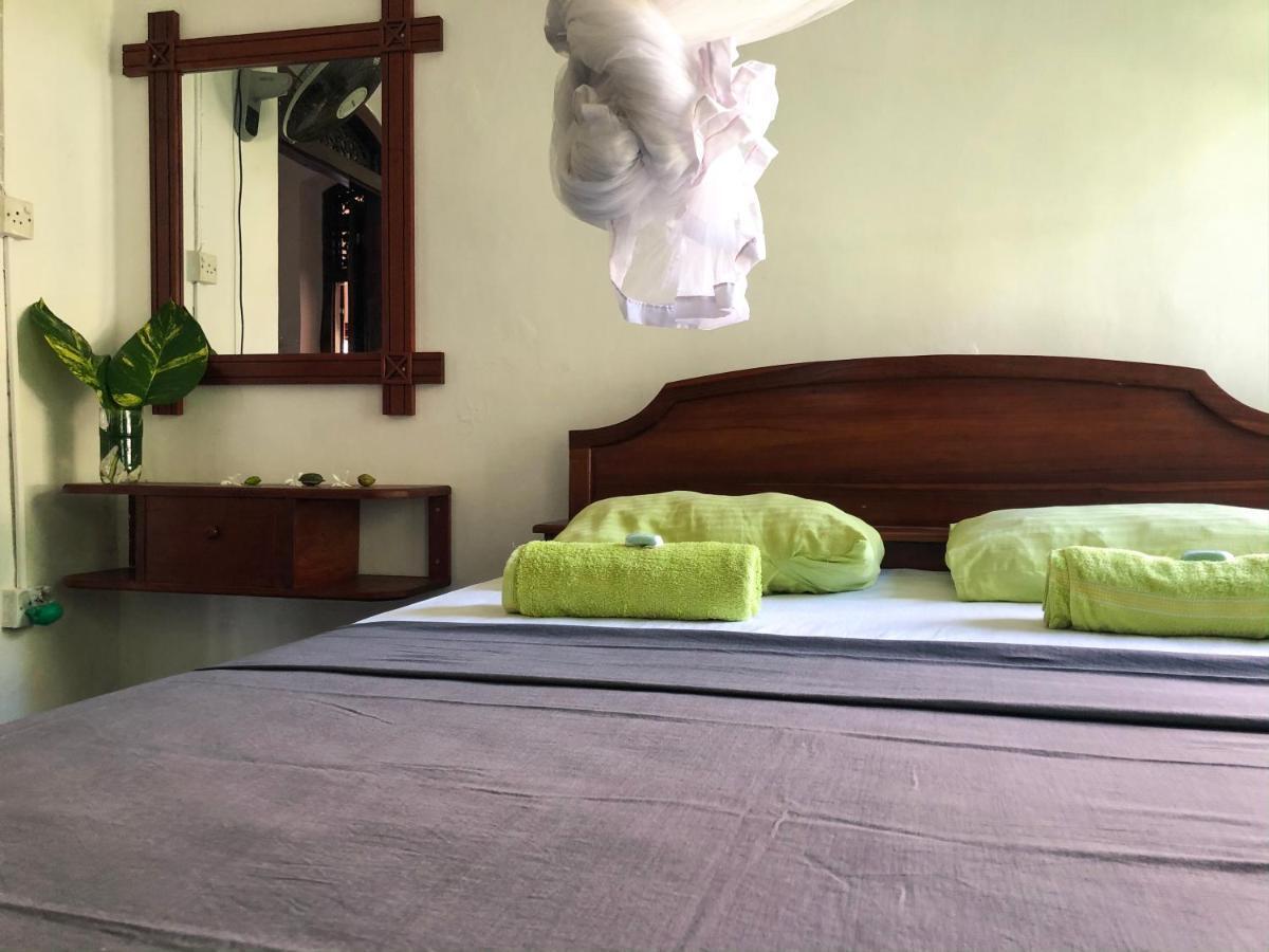 Dodanduwa Circus Lagoon Hideaway Bed & Breakfast エクステリア 写真
