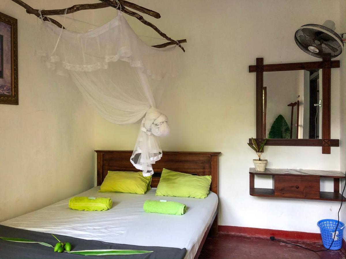 Dodanduwa Circus Lagoon Hideaway Bed & Breakfast エクステリア 写真