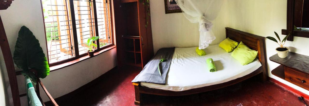 Dodanduwa Circus Lagoon Hideaway Bed & Breakfast エクステリア 写真